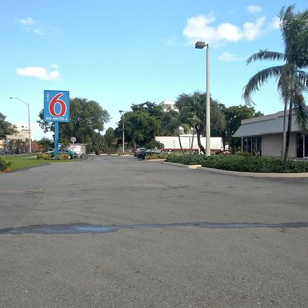 Motel 6-Miami, Fl Doral Ngoại thất bức ảnh