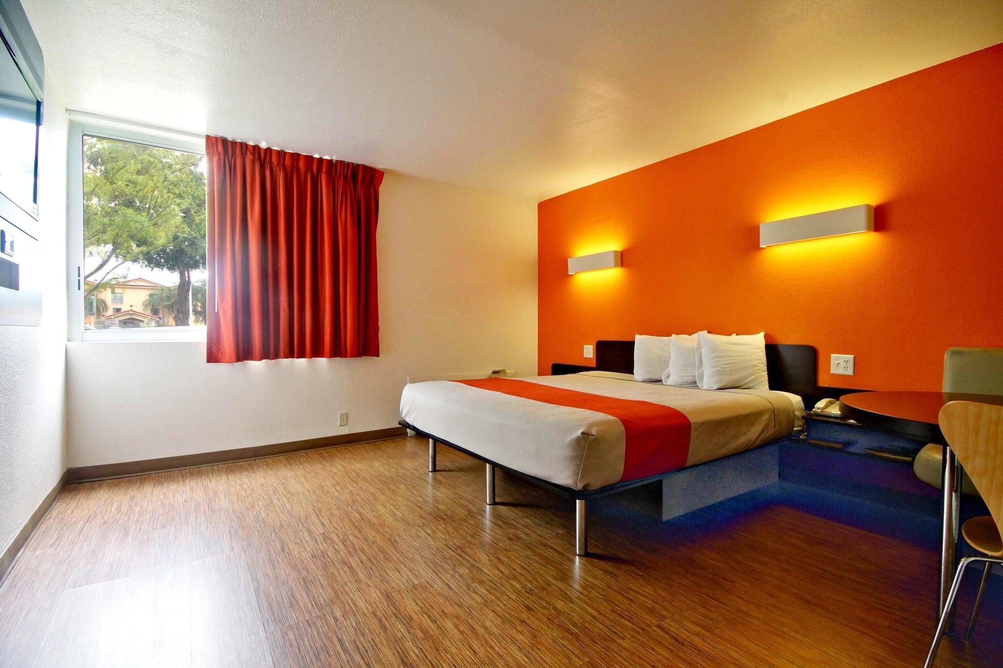 Motel 6-Miami, Fl Doral Ngoại thất bức ảnh